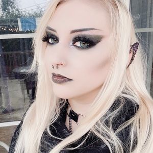 Meet your Posher, Elissa